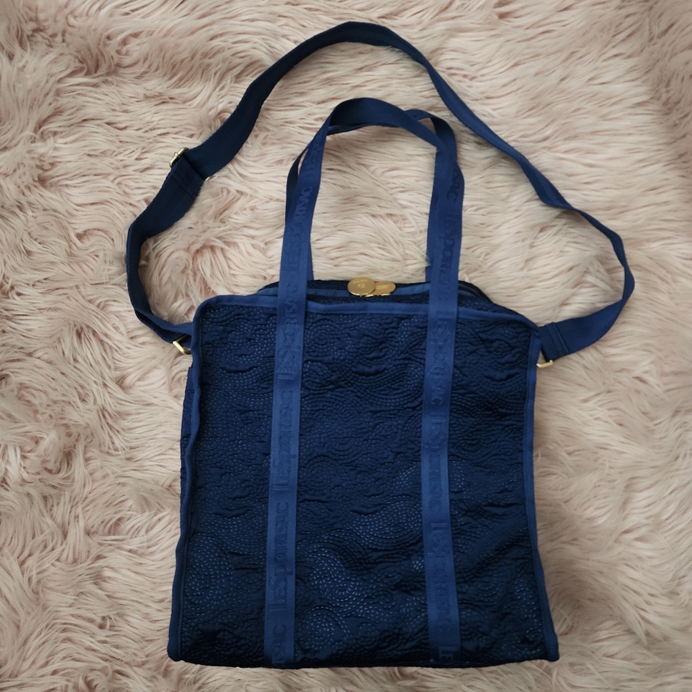 Niquea D. Lesportsac quilted large zipper tote crossbody